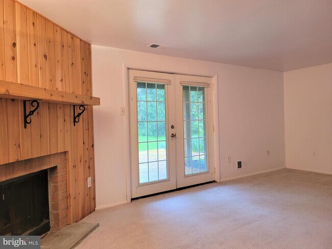 Building Photo - 1 Crotona Ct