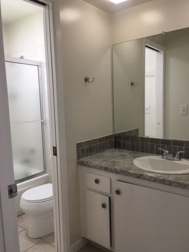 Building Photo - Single Family Home 3 Bedroom 2 Bath Corner...