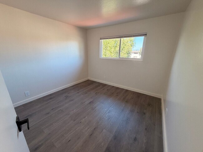 Building Photo - South Garden Apartments