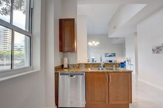 Building Photo - 350 N Federal Hwy