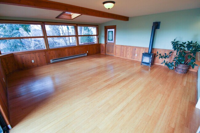 Building Photo - 1212 S Oak St