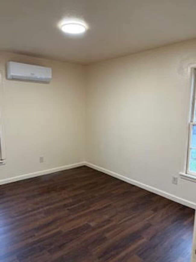 Building Photo - Ready for New Tenants- 3 Bedroom, 1.5 Bath in North Riverside- FWISD- 76111