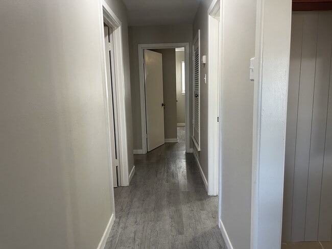 Building Photo - 1708 E 2nd St