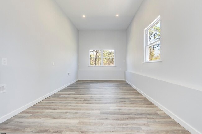 Building Photo - 6007 W Jersey Ave