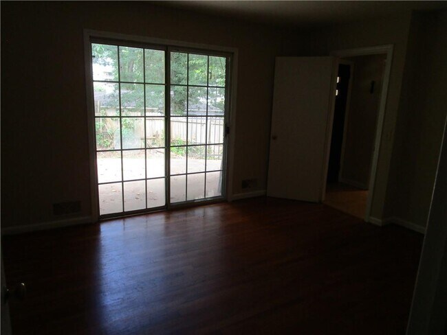 Building Photo - 1147 Enota Cir NE