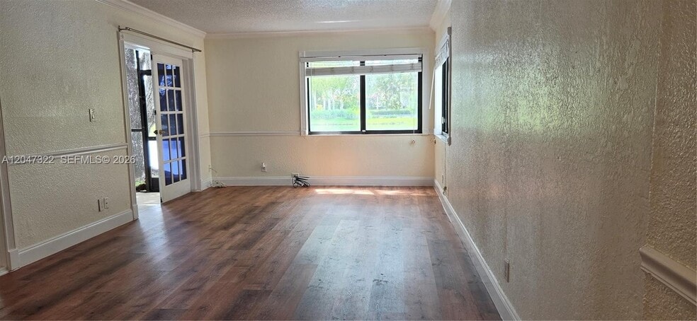 Building Photo - 153 Lakeview Dr