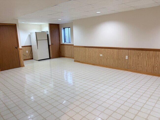 Building Photo - 1428 W Sapphire Dr