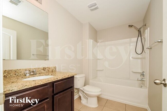 Building Photo - 210 Oakwell St