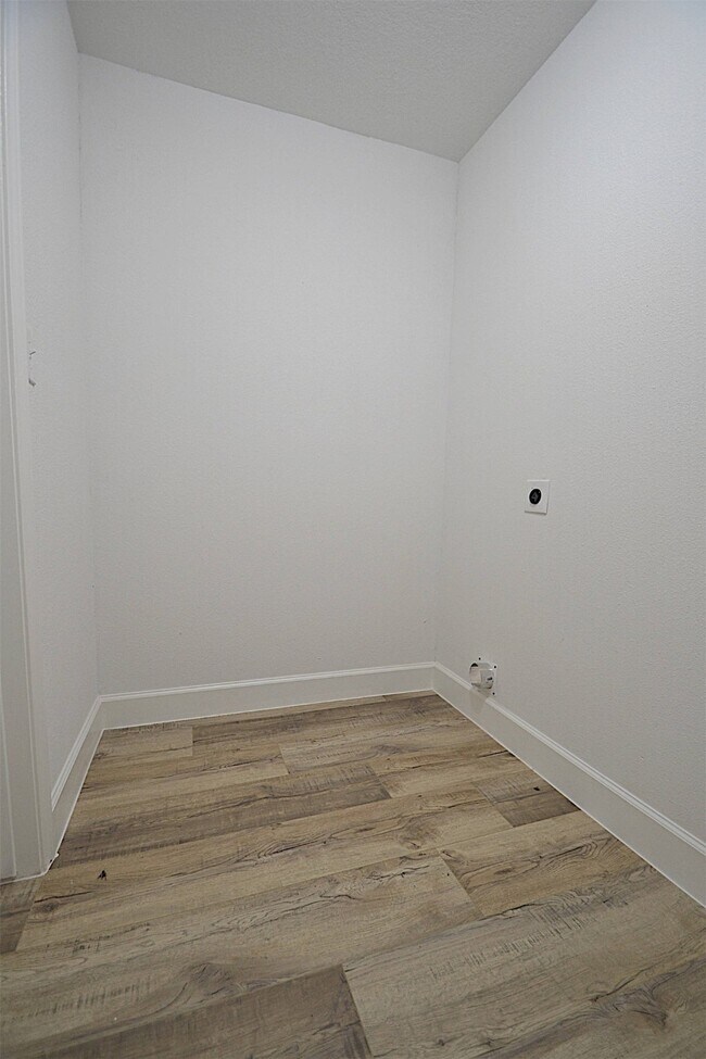 Building Photo - 4527 Adonis Dr