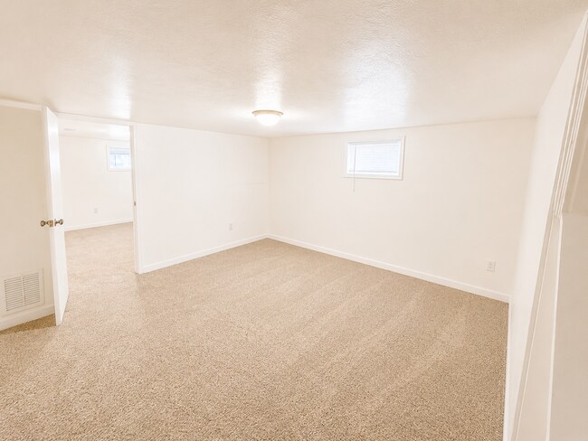 Building Photo - Provo home with a huge yard.