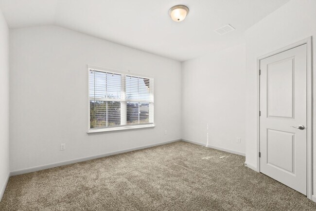 Building Photo - 7620 Magnolia Village
