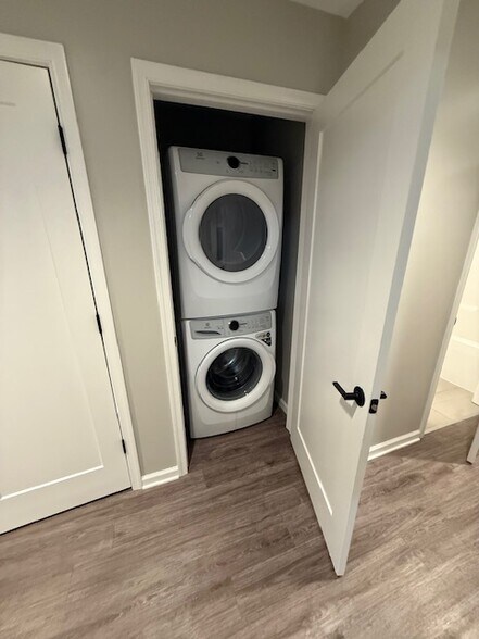 Building Photo - 1504 Ewing Pk Lp