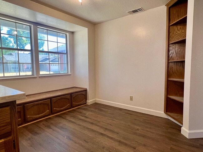 Building Photo - Charming 3 Bedroom 2 Bath Home in Elk Grov...