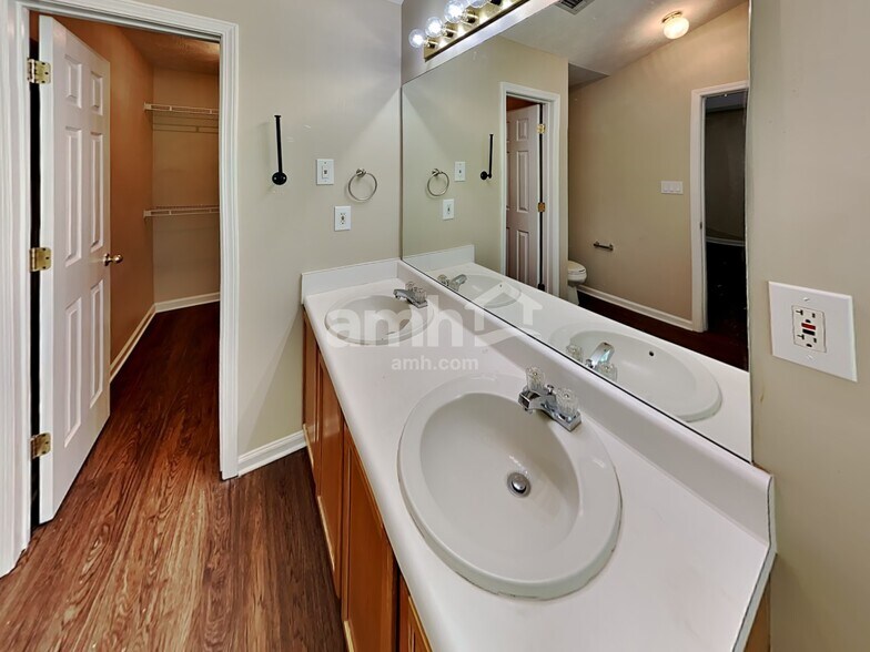 Building Photo - 4170 Monarch Dr