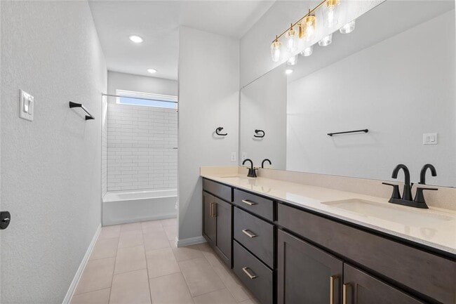 Building Photo - 117 Kiowa Bnd