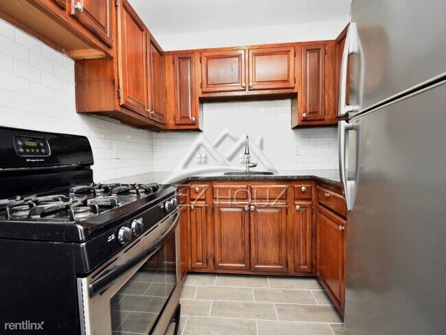 Building Photo - 2419 Greenmount Ave
