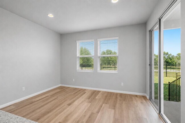 Building Photo - 453 Gaida Loop
