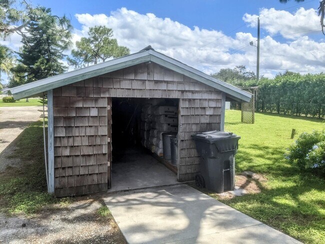 Building Photo - 819 Cindy Cir Ln