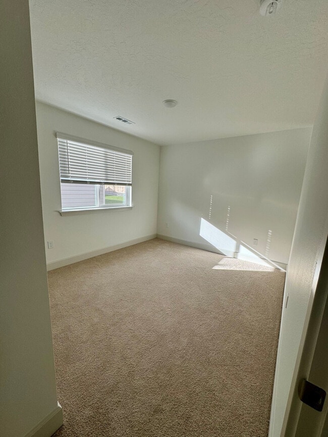 Building Photo - 385 Taft St