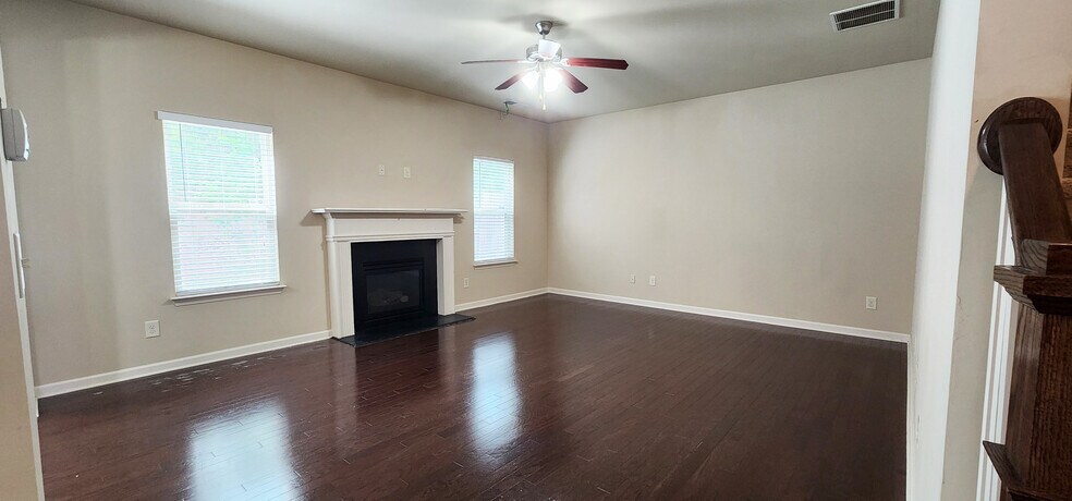 Building Photo - 119 Gloster Park Ct