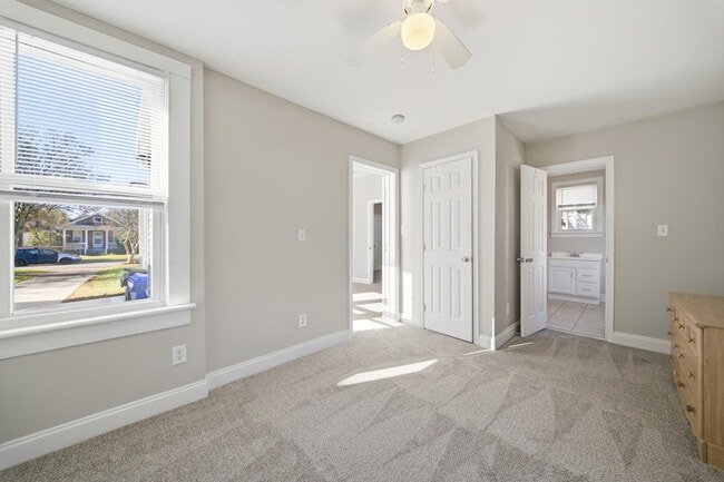 Building Photo - 146 W Seaview Ave