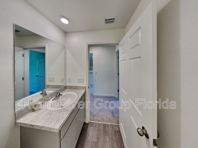 Building Photo - 2748 Cranbrook Ave