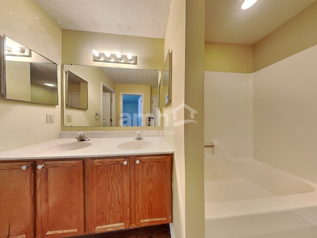 Building Photo - 6344 Sterling Woods Dr