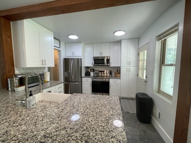 Building Photo - 711 Riverview Dr