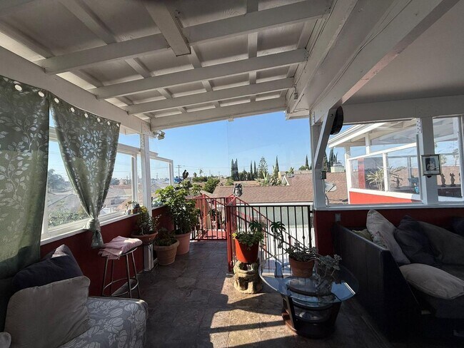 Building Photo - 4 bed 3 bath plus 2 Extra Bonus Rooms with full bathroom in the back yard