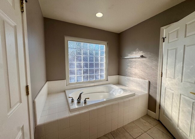 Building Photo - 445 S 19th Ave