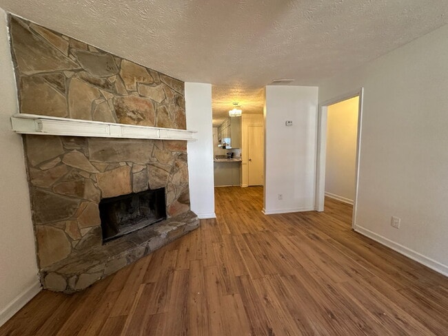Building Photo - Fully Renovated 2 Bedroom 2 Bath Duplex in Stone Mountain