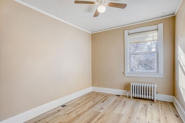 Building Photo - Charming and updated bungalow located just west of Wash Park!! Move in Special 1-month free rent!