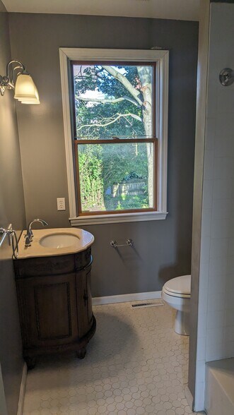 Building Photo - 1723 Rebecca St