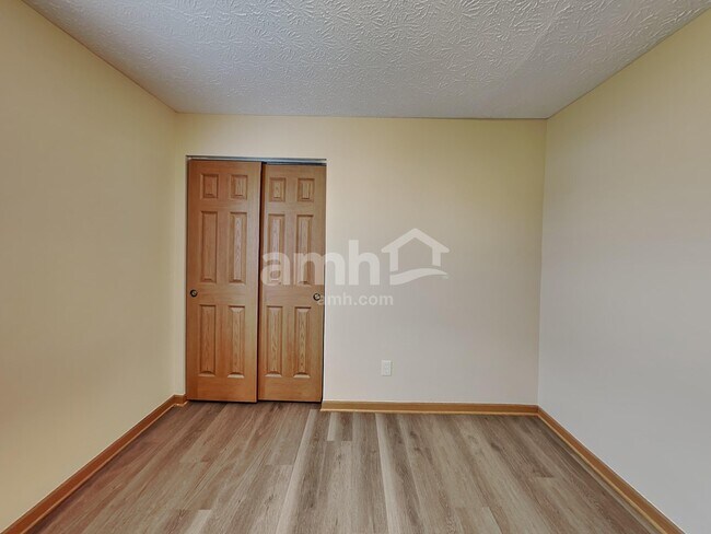 Building Photo - 3725 Lake Mead Dr