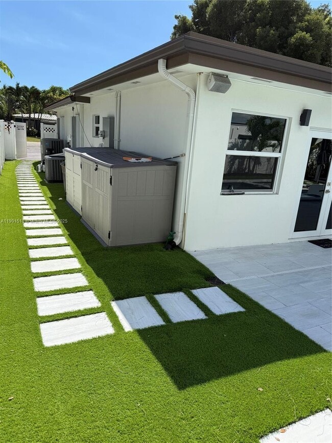 Building Photo - 1637 SE 1st St