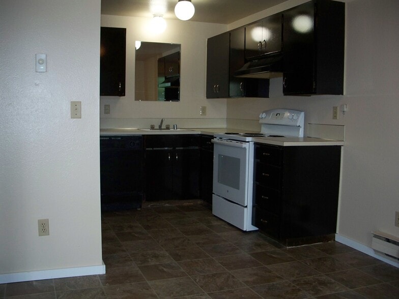 Building Photo - 11020 122nd St E