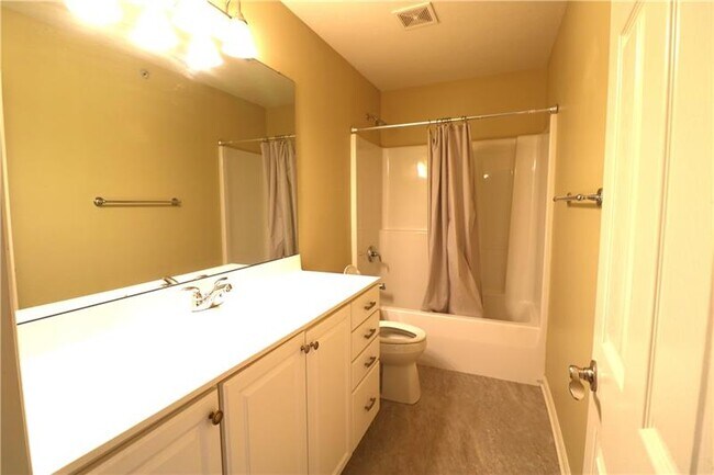 Building Photo - 2014 Trillium Ct