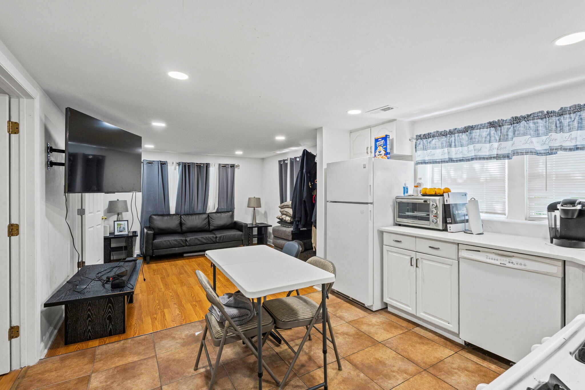 Building Photo - 5230 S Lockwood Ave