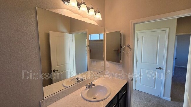 Building Photo - 7052 Diversey Dr