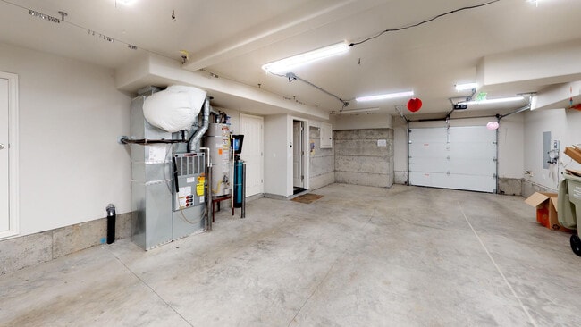 Building Photo - BETHANY LUXURY HOME! NO MOVE-IN DEPOSIT wi...