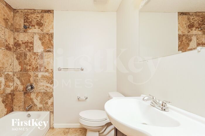 Building Photo - 5613 Manning Ave