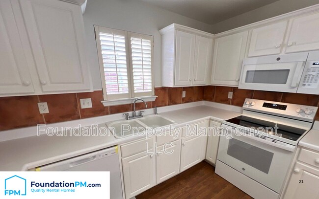 Building Photo - 1066 W Montebello Cir