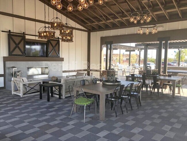 Building Photo - 13300 N 141st Ln