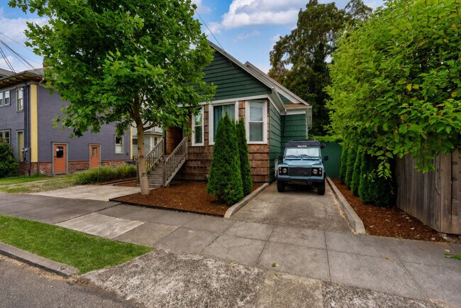 Building Photo - 1425 SE 41st Ave