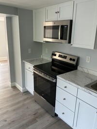 Building Photo - 558 Riverside Dr