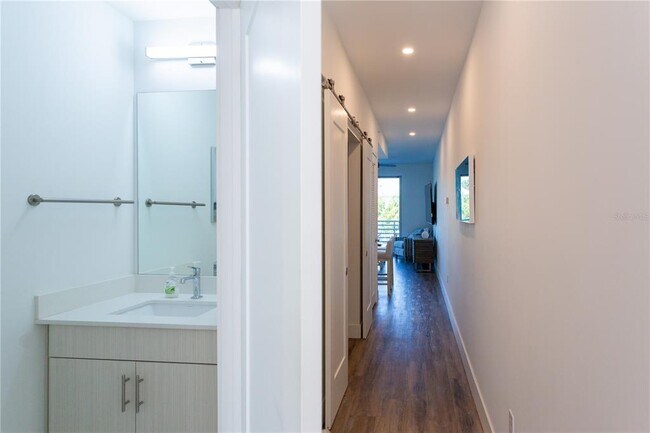 Building Photo - 1709 N Tamiami Trl