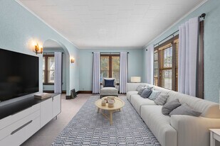 Building Photo - 944 Detroit St