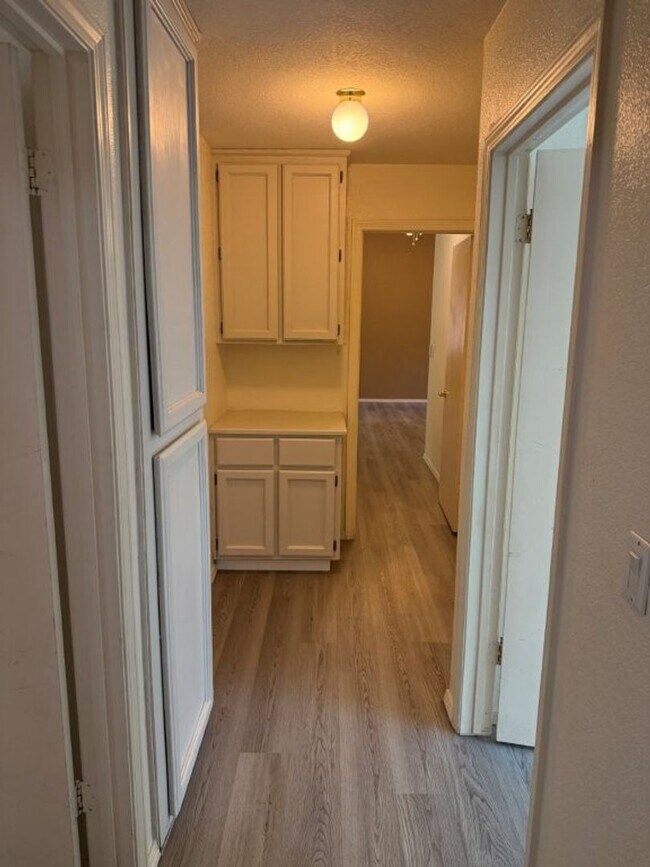 Building Photo - Modern 3 Bedroom 2 Bath One Story Browns Valley Vacaville *Star Rentals