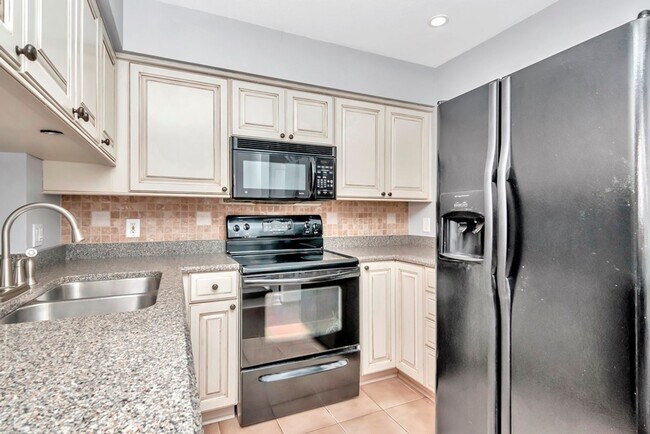 Building Photo - South Tampa 2 Bedroom w/ Office 2 Bathroom Townhome