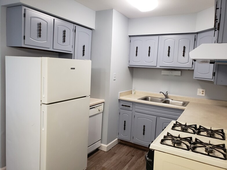 Building Photo - 865 Westmoreland Dr